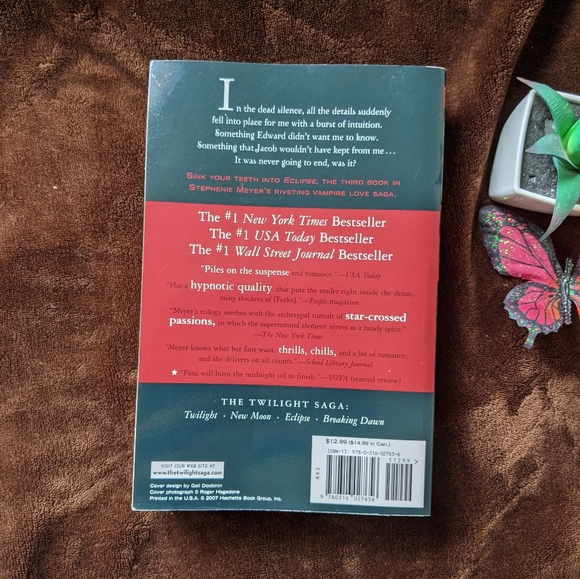 New Moon and Eclipse by Stephenie Meyer - Picture 9 of 11